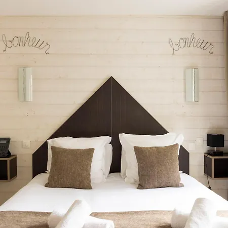 Le Dauphin Les Loges Hotel 3*