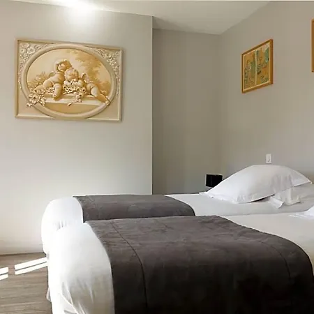 Le Dauphin Les Loges Hotel 3*