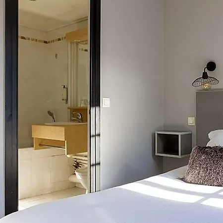 Le Dauphin Les Loges Hotel 3*