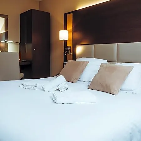 Le Dauphin Les Loges Hotel 3*