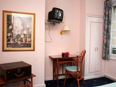 Le Dauphin Les Loges 3*